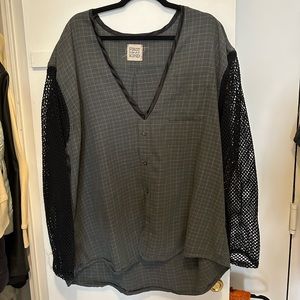 LF Oversized plaid/net top